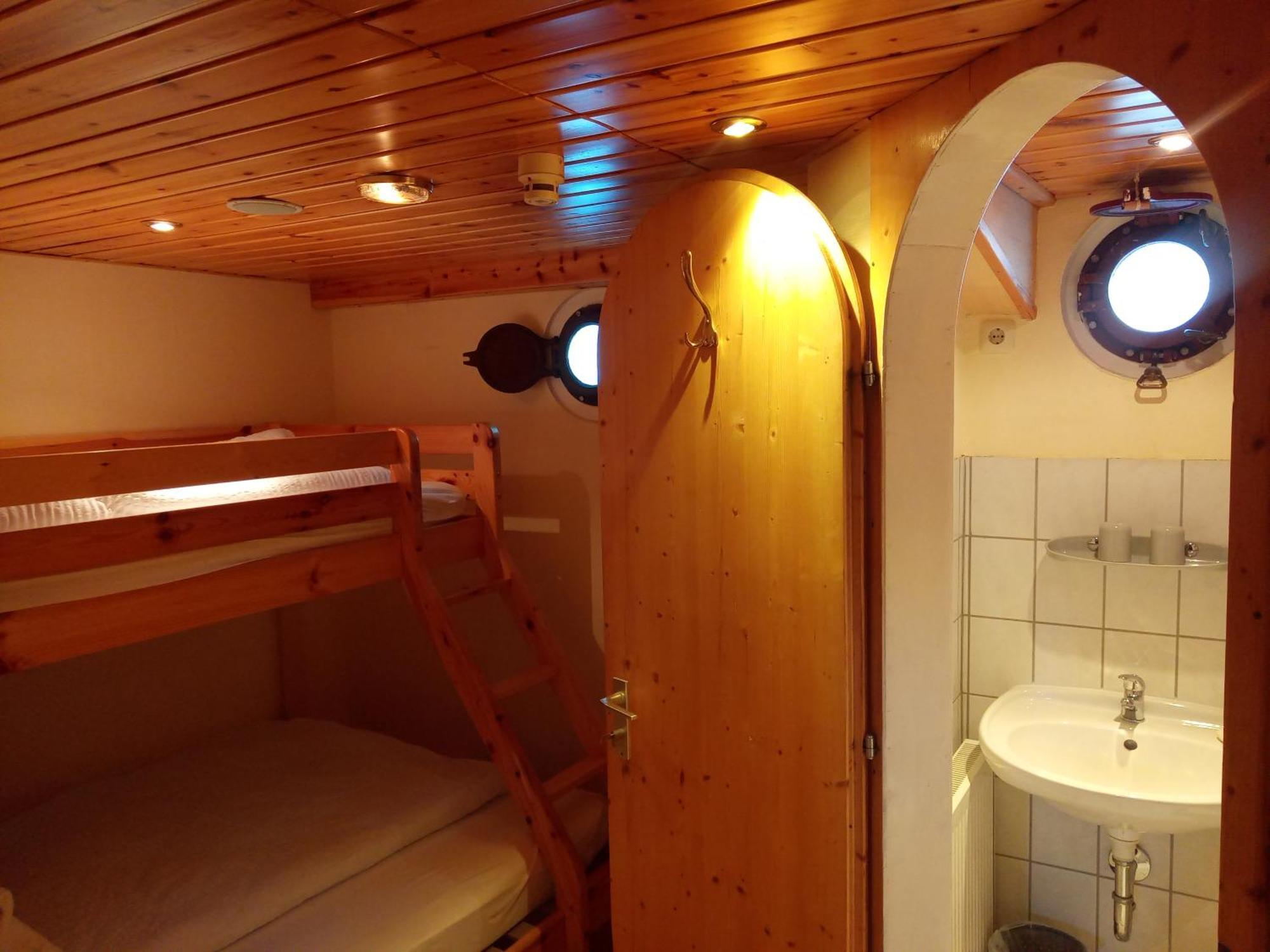 Kuestenmotorschiff Aventura เบรเมน ภายนอก รูปภาพ