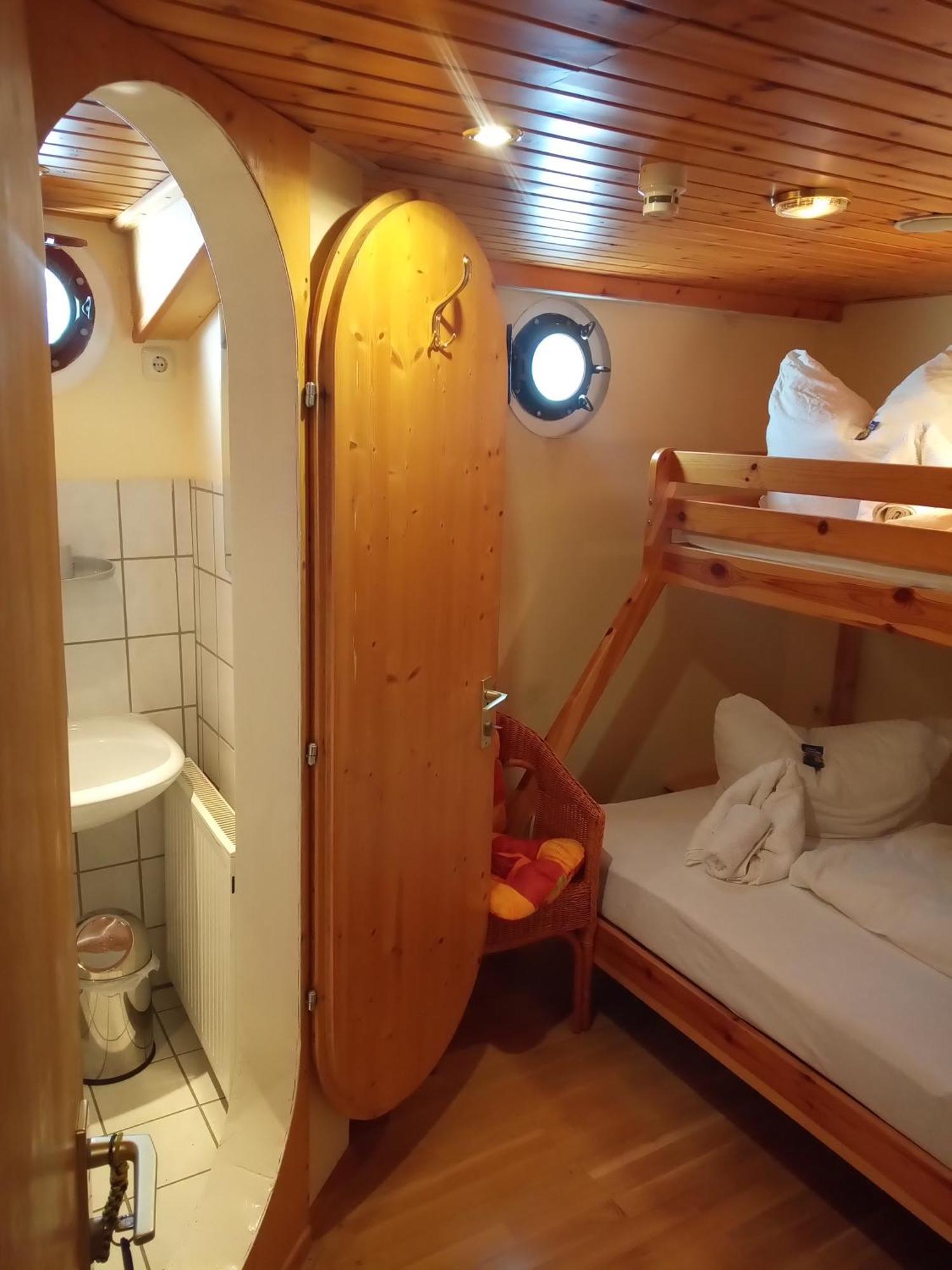 Kuestenmotorschiff Aventura เบรเมน ภายนอก รูปภาพ